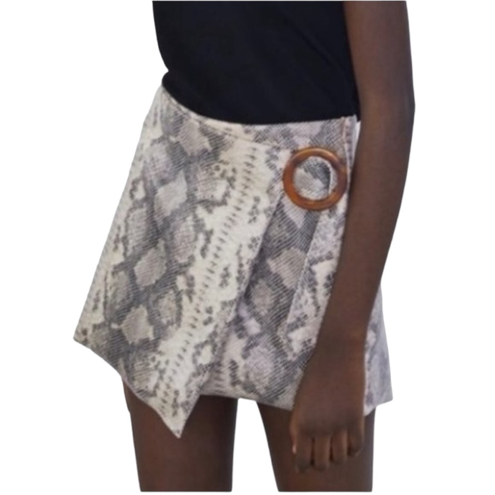 EUC - Zara Faux Leather Snakeskin Skort